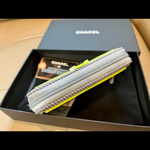 CHANEL Flou small zipped boy wallet limited edition brand new - Picture 5 of 13